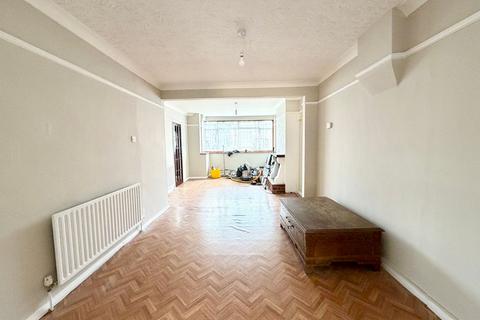 3 bedroom end of terrace house to rent, Dane Road, Ashford TW15