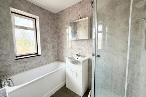 3 bedroom end of terrace house to rent, Dane Road, Ashford TW15