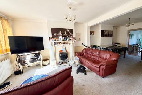 3 bedroom terraced house to rent, Hogarth Avenue, Ashford TW15