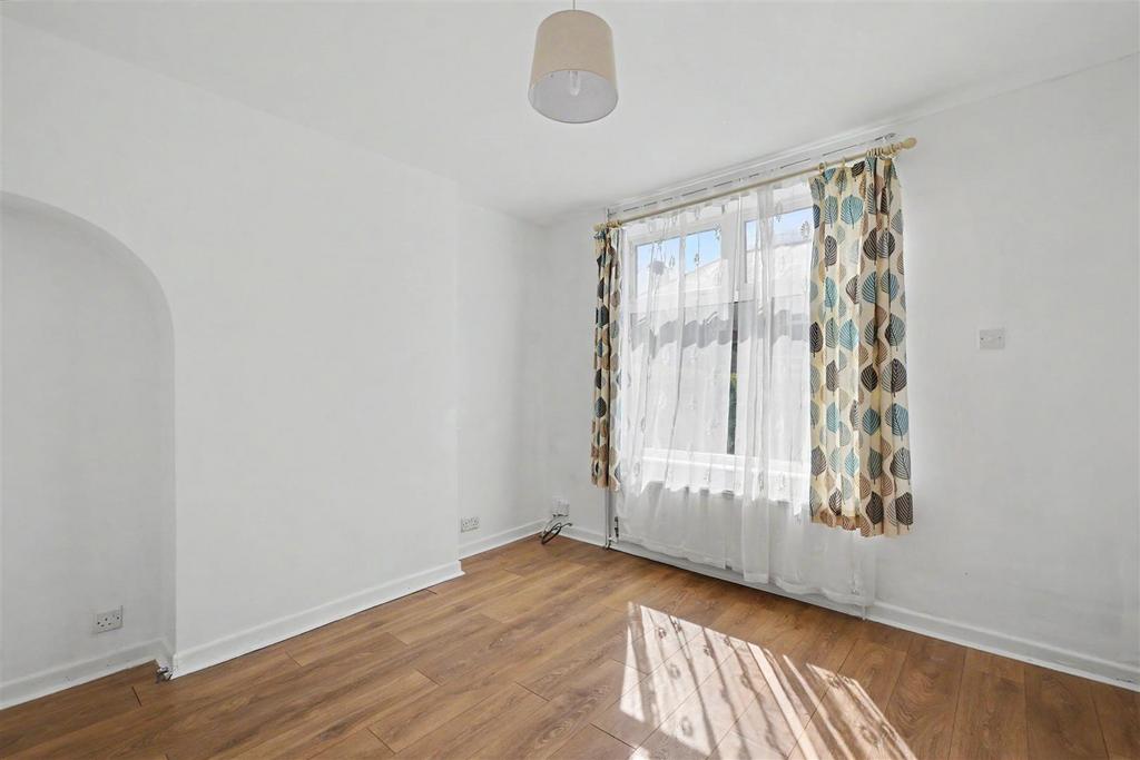 House in Nottingham, Royal Estate, Beeston - View 2