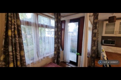 undefined, Staines Road, Hounslow, TW4