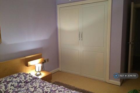 2 bedroom flat to rent, Bentinck Road, West Drayton, UB7