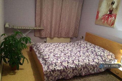 2 bedroom flat to rent, Bentinck Road, West Drayton, UB7