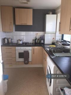 2 bedroom flat to rent, Bentinck Road, West Drayton, UB7