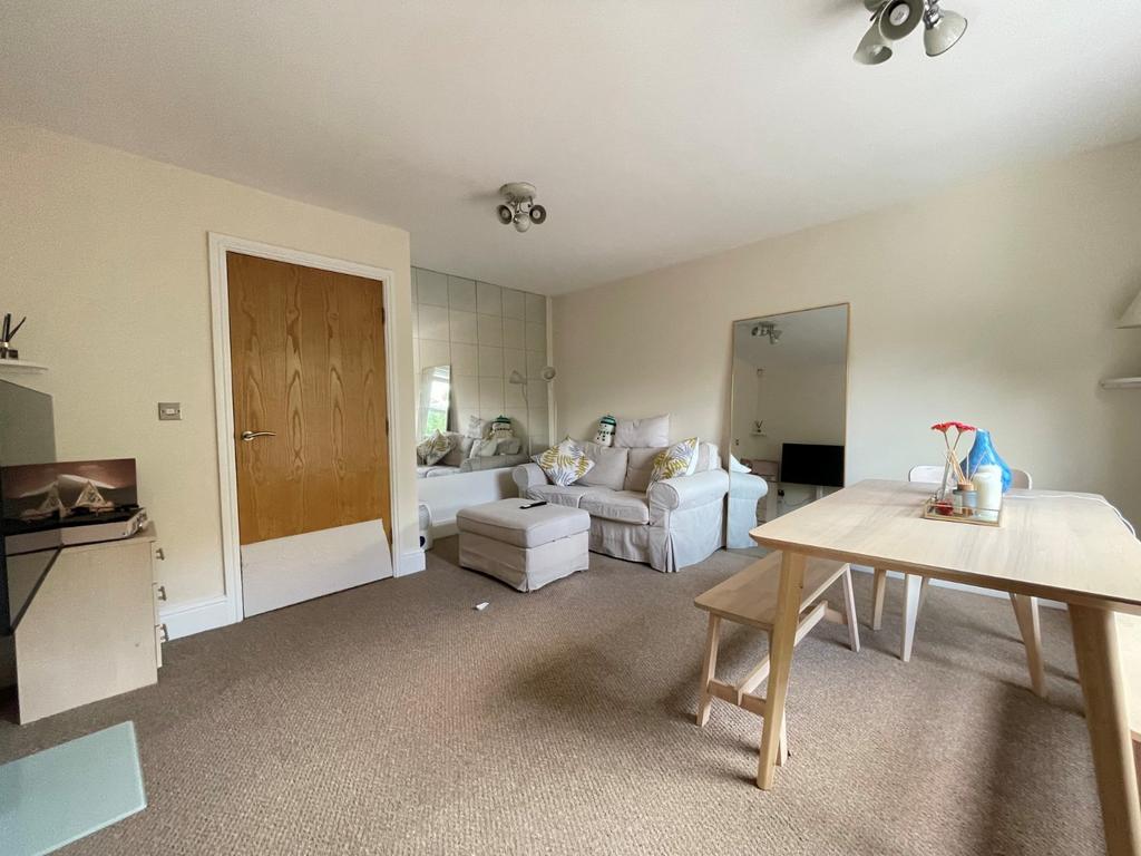Apartment in Leeds, West Yorkshire - View 3