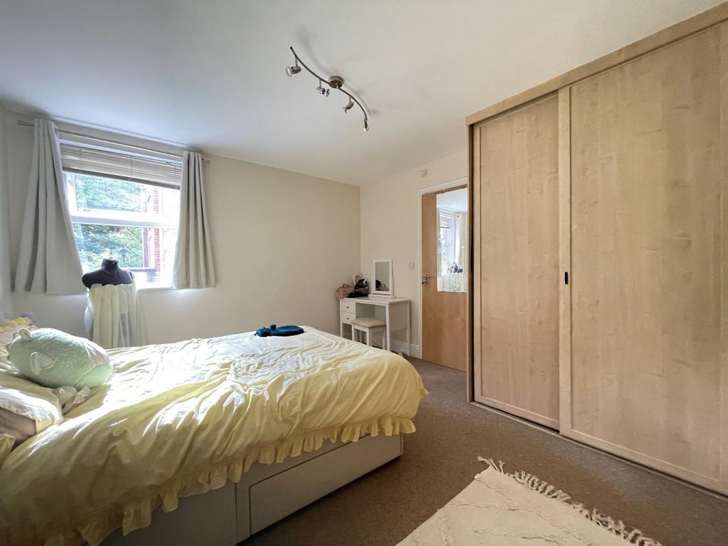 Apartment in Leeds, West Yorkshire - View 5