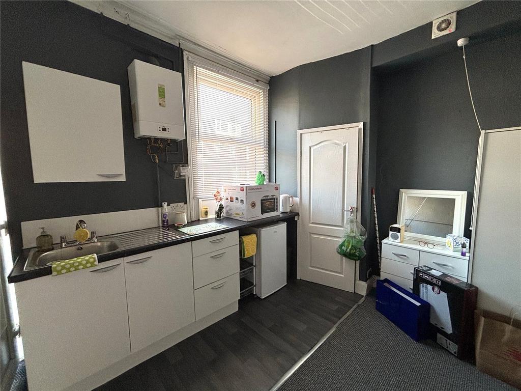 House in Leeds, West Yorkshire - View 3