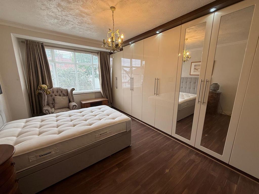 House in WEMBLEY - View 2