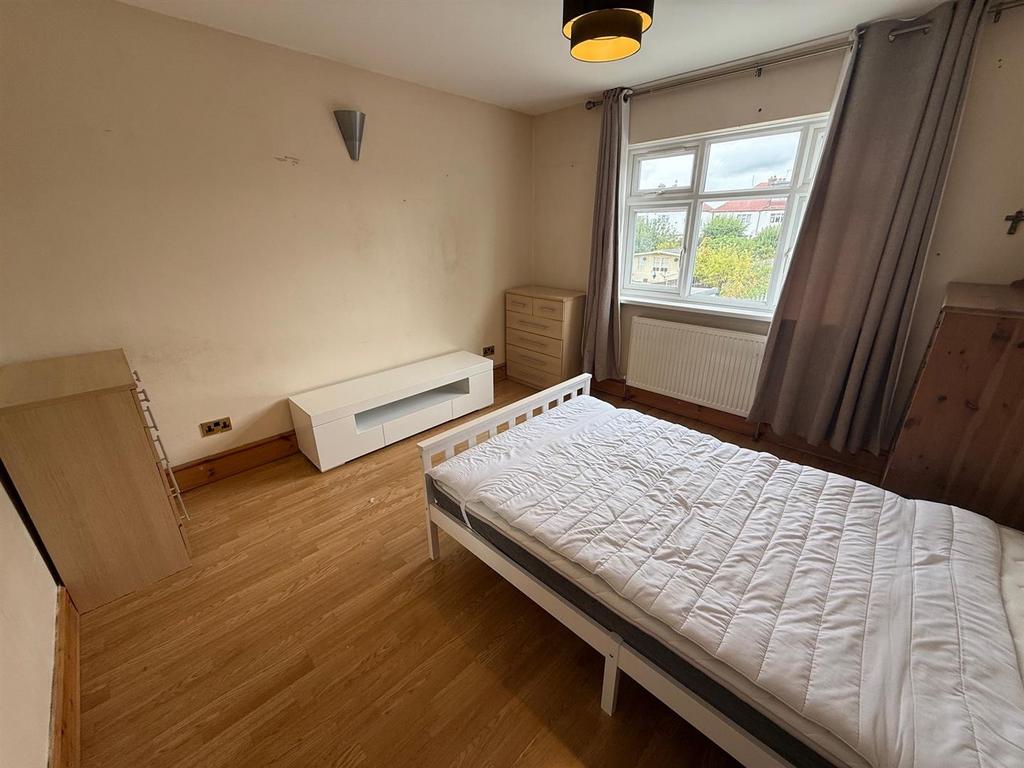 House in WEMBLEY - More