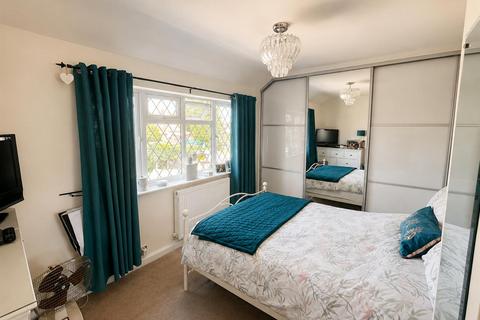 4 bedroom end of terrace house for sale, Julia Gardens, Barking IG11