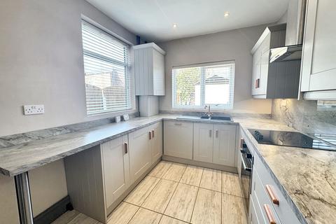 2 bedroom terraced house to rent, Walkden Road, Manchester M28