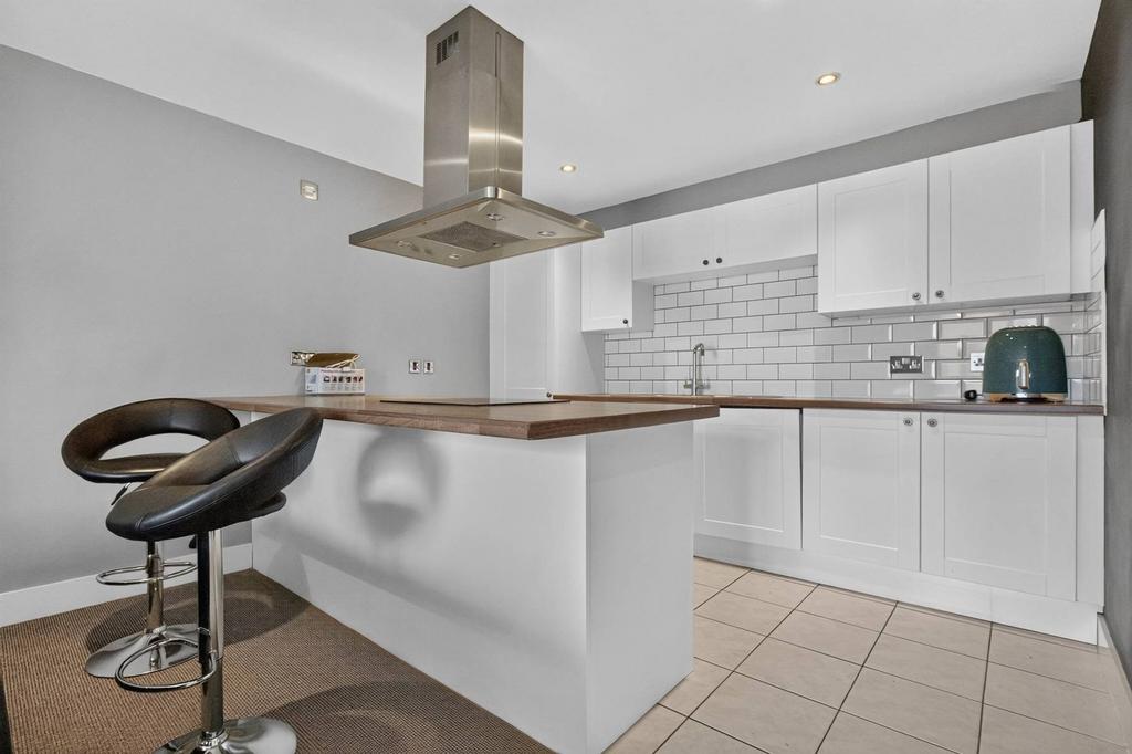 Apartment in Cardiff, Grangetown - View 4