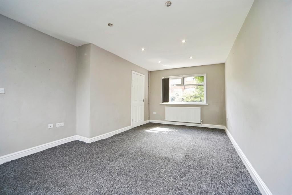 House in Leeds, Round Hill, Stanningley - View 4