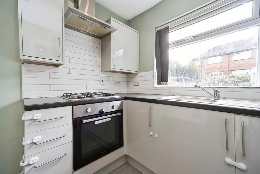 House in Leeds, Round Hill, Stanningley - More