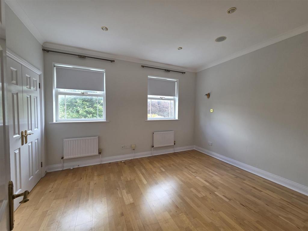 House in Long Ditton Surbiton - More