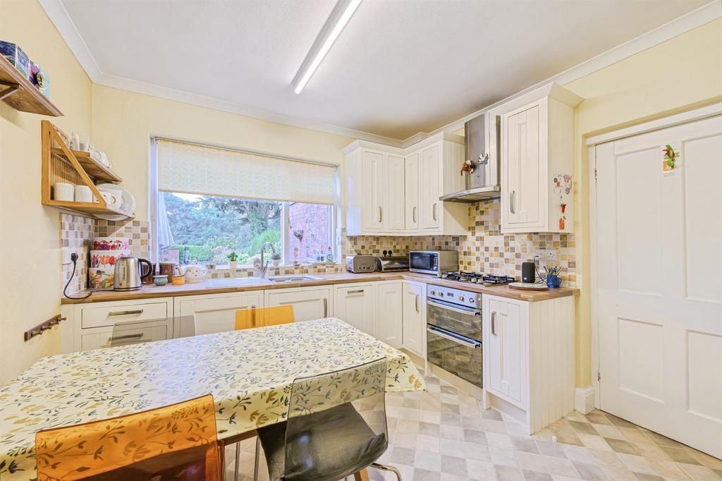 House in Sutton Coldfield, Whitehouse Common - More