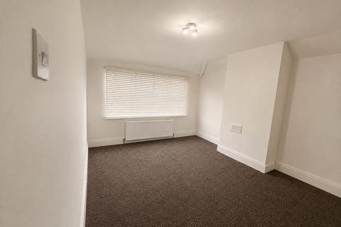 3 bedroom end of terrace house to rent, Bridge Street South, Smethwick, West Midlands, B66