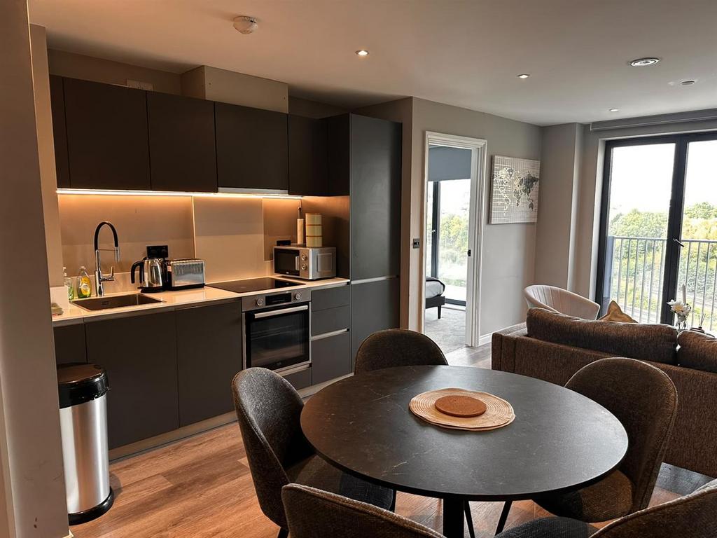 Apartment in Leeds, Holbeck - View 5