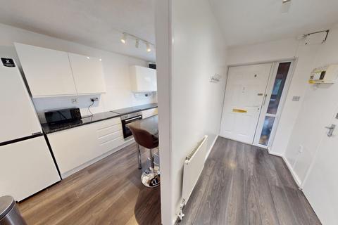 2 bedroom maisonette to rent, 18 Dundas Close, Nottingham, NG1 4EX