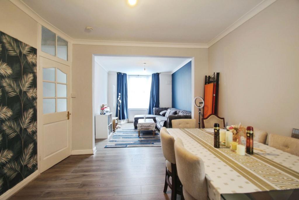 House in Uxbridge - View 2