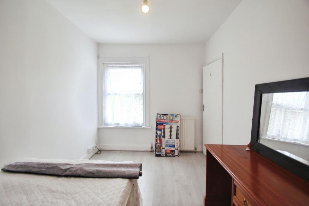 House in Uxbridge - View 3