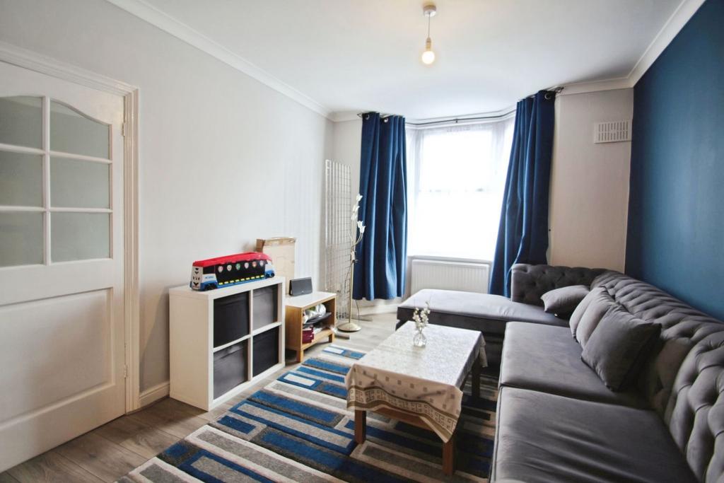 House in Uxbridge - View 5