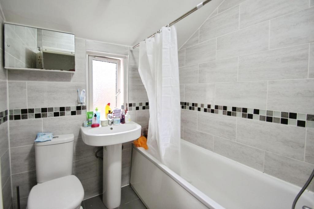 House in Uxbridge - More