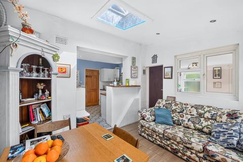 3 bedroom end of terrace house for sale, Chester Gardens, Morden