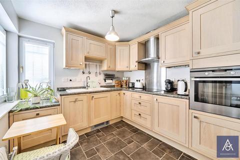 2 bedroom end of terrace house for sale, High Street, Northamptonshire NN13