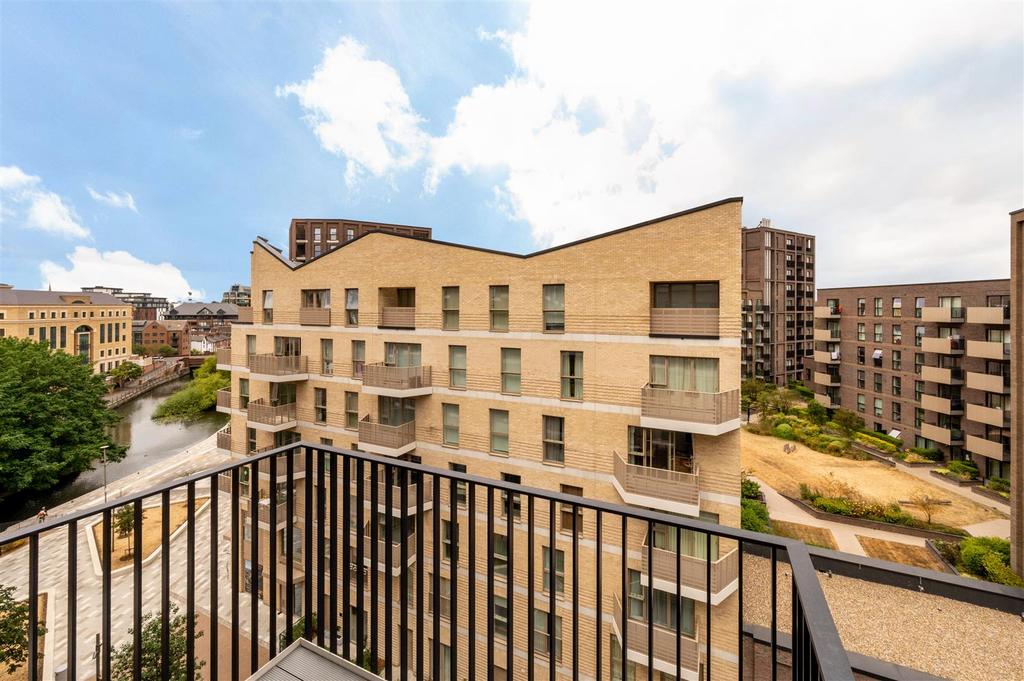 Apartment in Reading - View 3