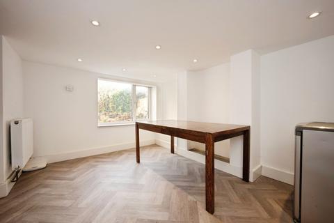 4 bedroom house for sale, Wellingborough Road, Rushden, Northamptonshire, NN10