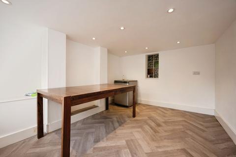4 bedroom house for sale, Wellingborough Road, Rushden, Northamptonshire, NN10