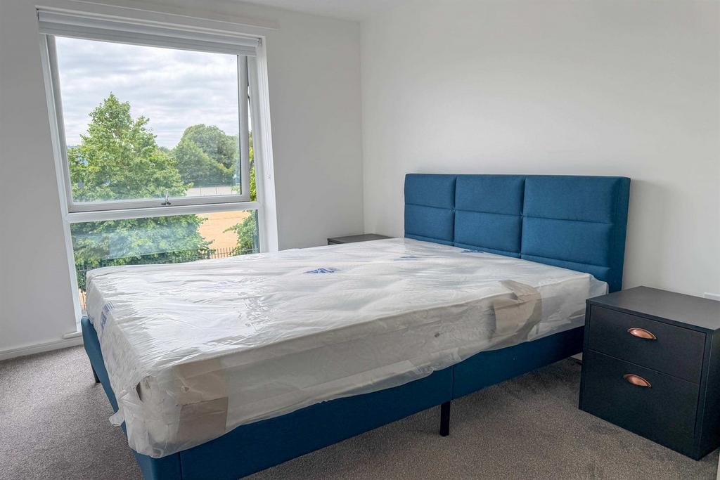 Apartment in Salford - View 3