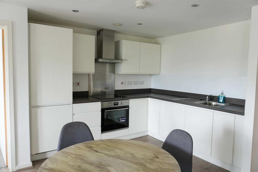 Apartment in Salford - More