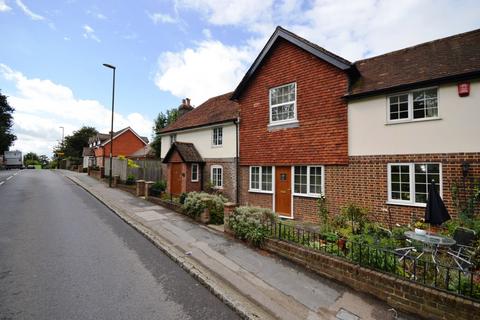 2 bedroom terraced house to rent, High Street, Billingshurst, RH14