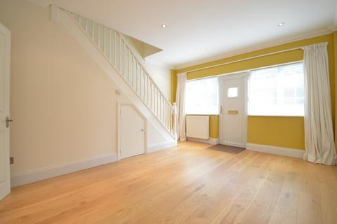 2 bedroom terraced house to rent, High Street, Billingshurst, RH14