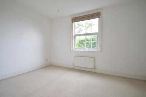 2 bedroom terraced house to rent, High Street, Billingshurst, RH14