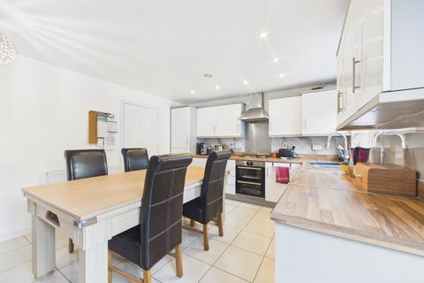 4 bedroom end of terrace house for sale, Eagle Road, Cippenham, Berkshire, SL1