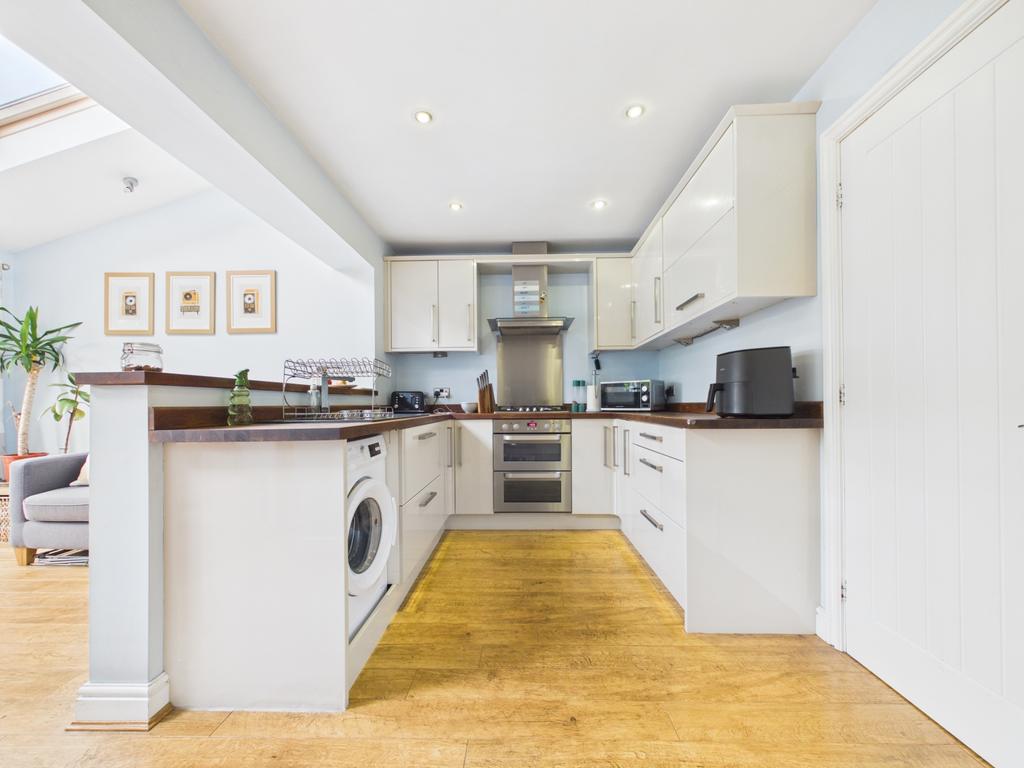 House in Leeds, West Yorkshire - View 4