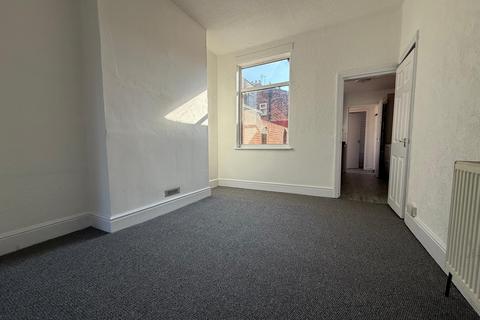 2 bedroom terraced house to rent, Buckingham Sreet, HU8