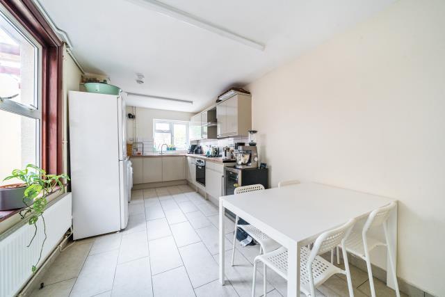 House in Oxford, Robin Hood, East Oxford - View 3