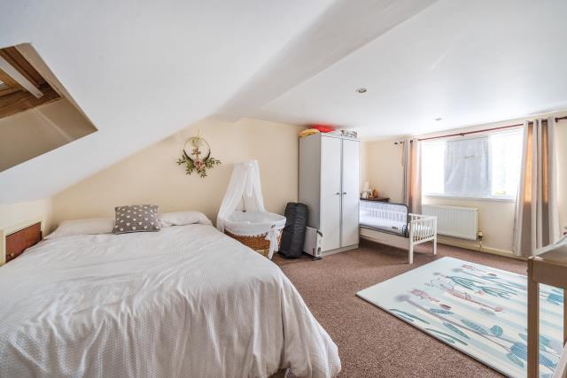 House in Oxford, Robin Hood, East Oxford - More