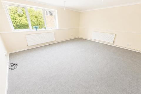 3 bedroom end of terrace house to rent, Dresden Close, Corby NN18