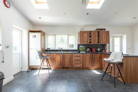 2 bedroom semi-detached house for sale, Ellerburn Avenue, Hull HU6