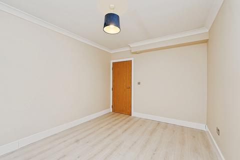 3 bedroom flat for sale, Croydon Road, Keston, BR2