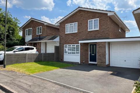 4 bedroom house to rent, Halley Drive, Ascot,