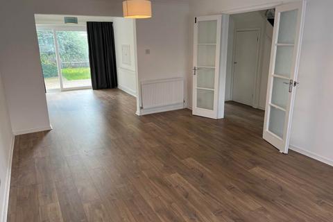 4 bedroom house to rent, Halley Drive, Ascot,