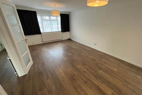 4 bedroom house to rent, Halley Drive, Ascot,