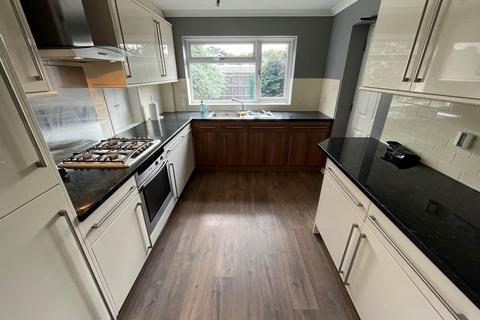 4 bedroom house to rent, Halley Drive, Ascot,
