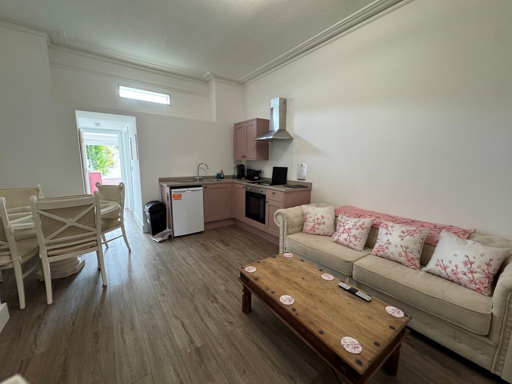 Apartment in Bournemouth, Boscombe - View 3